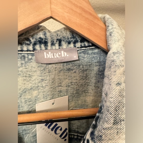 Check this girl out!! She is fire NWT M - Picture 5 of 7